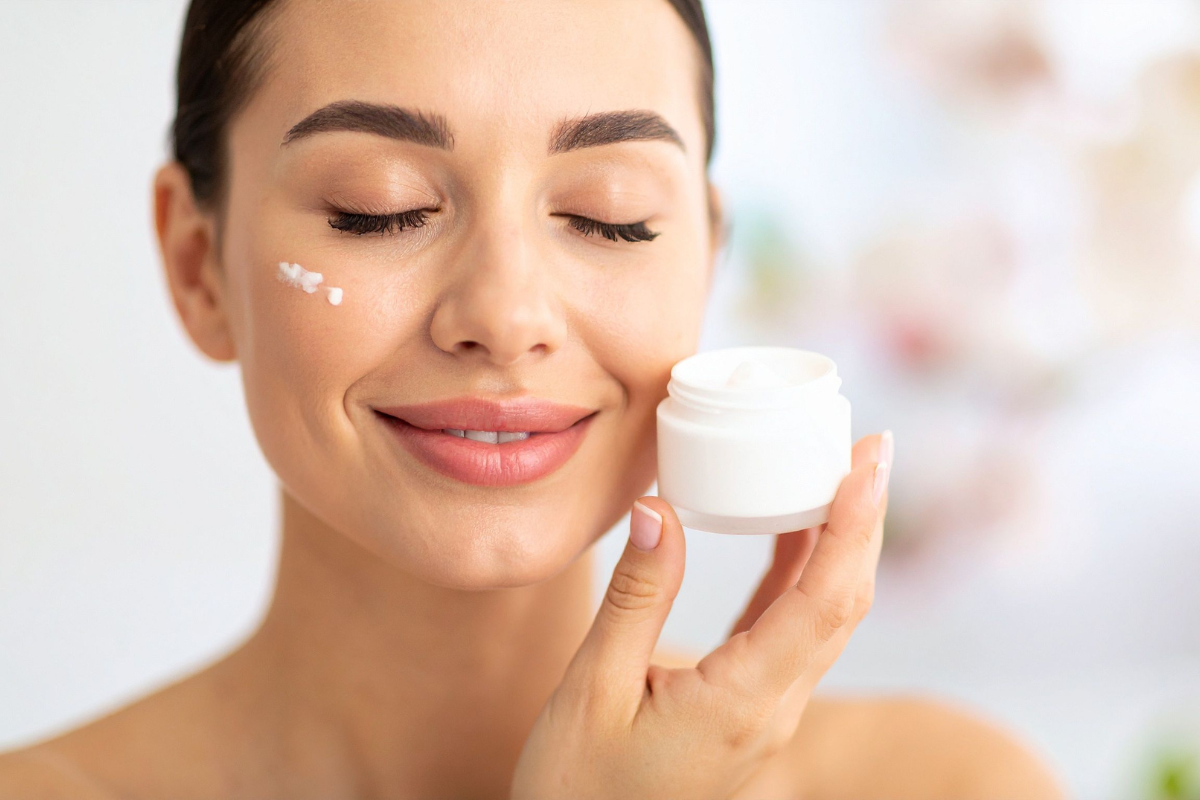 Pielęgnacja skóry jesienią – jak odżywić i nawilżyć cerę po lecie? Pielęgnacja skóry jesienią – jak odżywić i nawilżyć cerę po lecie?