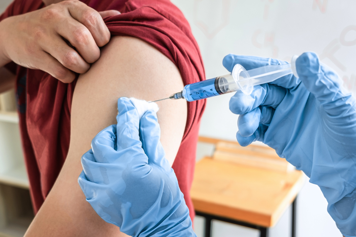 Szczepienia przeciw RSV dla dorosłych. Kto może się zaszczepić Szczepienia przeciw RSV dla dorosłych. Kto może się zaszczepić